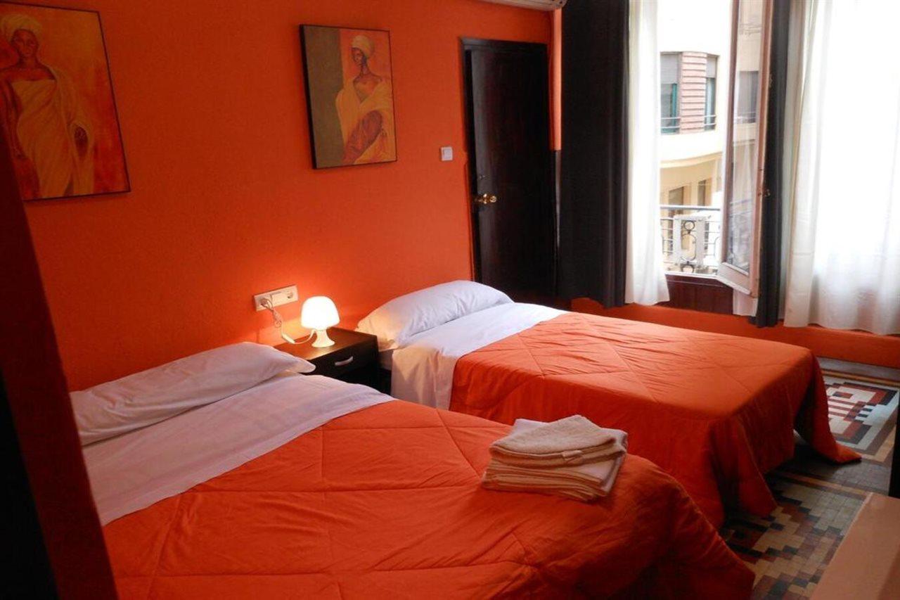 ולנסיה Pension Alicante By Moontels מראה חיצוני תמונה