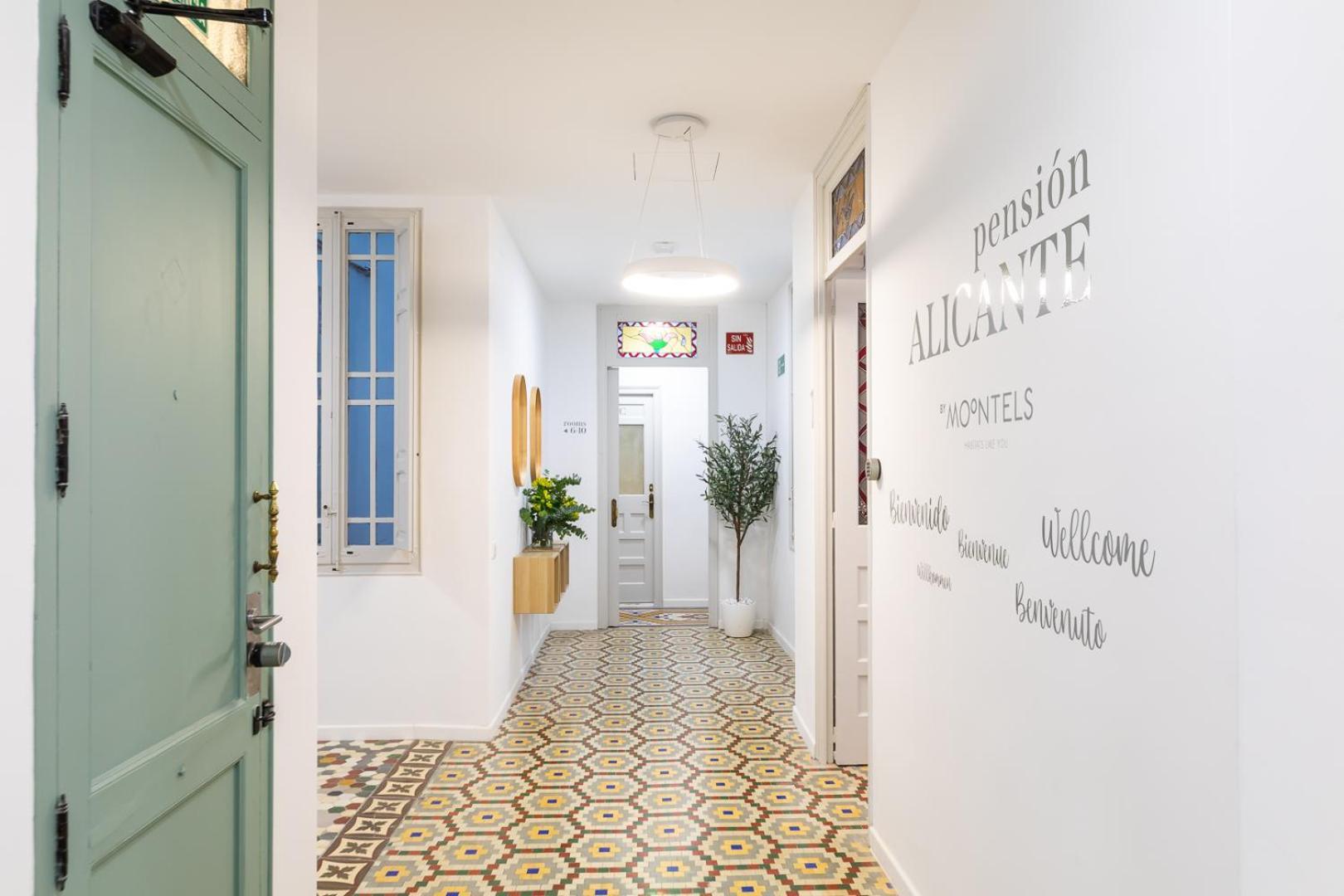 ולנסיה Pension Alicante By Moontels מראה חיצוני תמונה