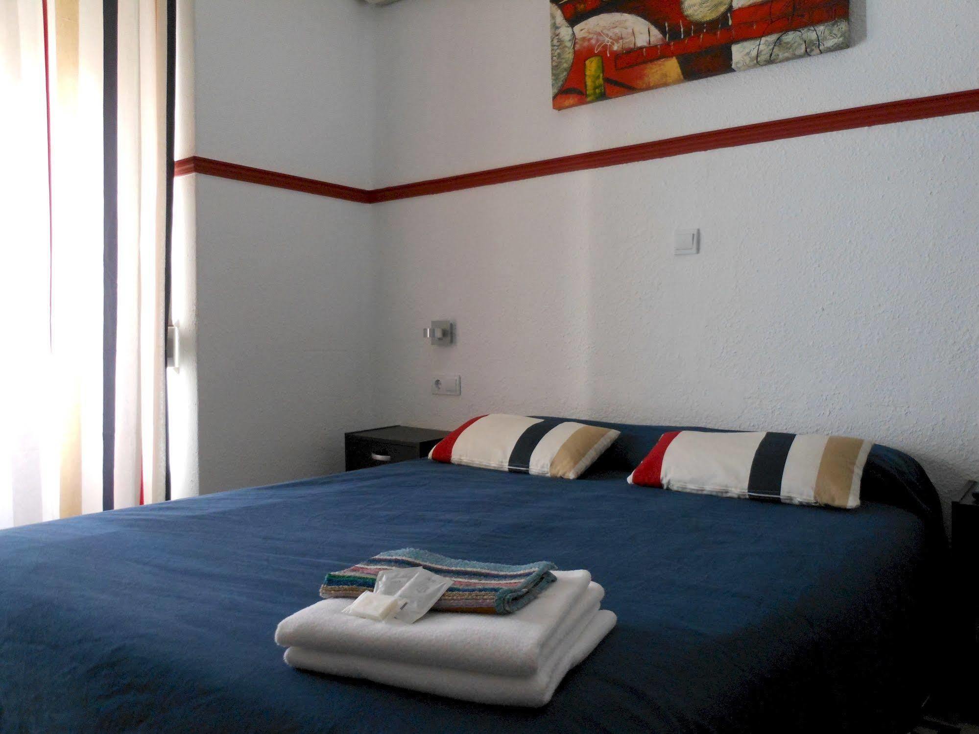 ולנסיה Pension Alicante By Moontels מראה חיצוני תמונה