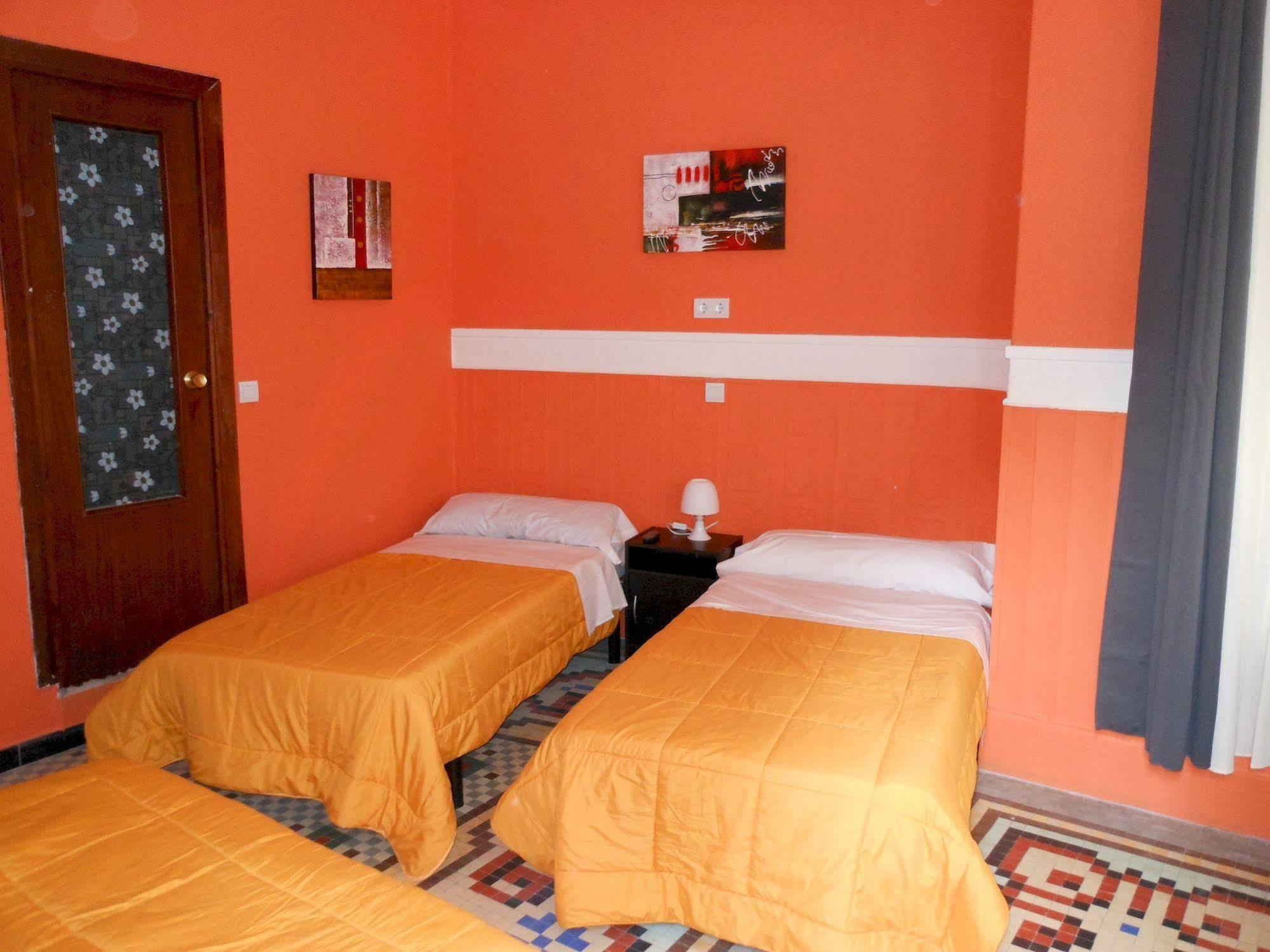 ולנסיה Pension Alicante By Moontels מראה חיצוני תמונה