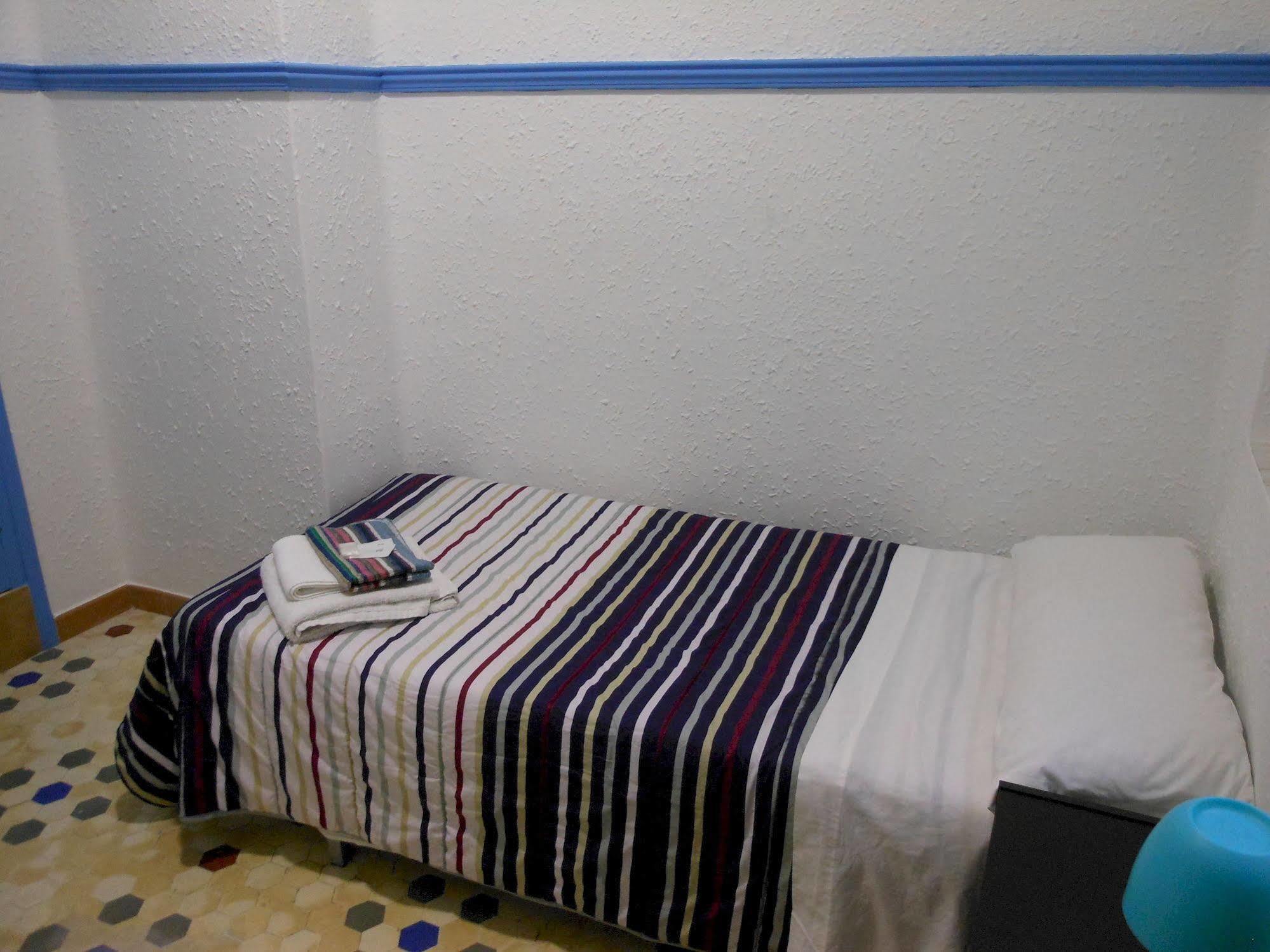 ולנסיה Pension Alicante By Moontels מראה חיצוני תמונה