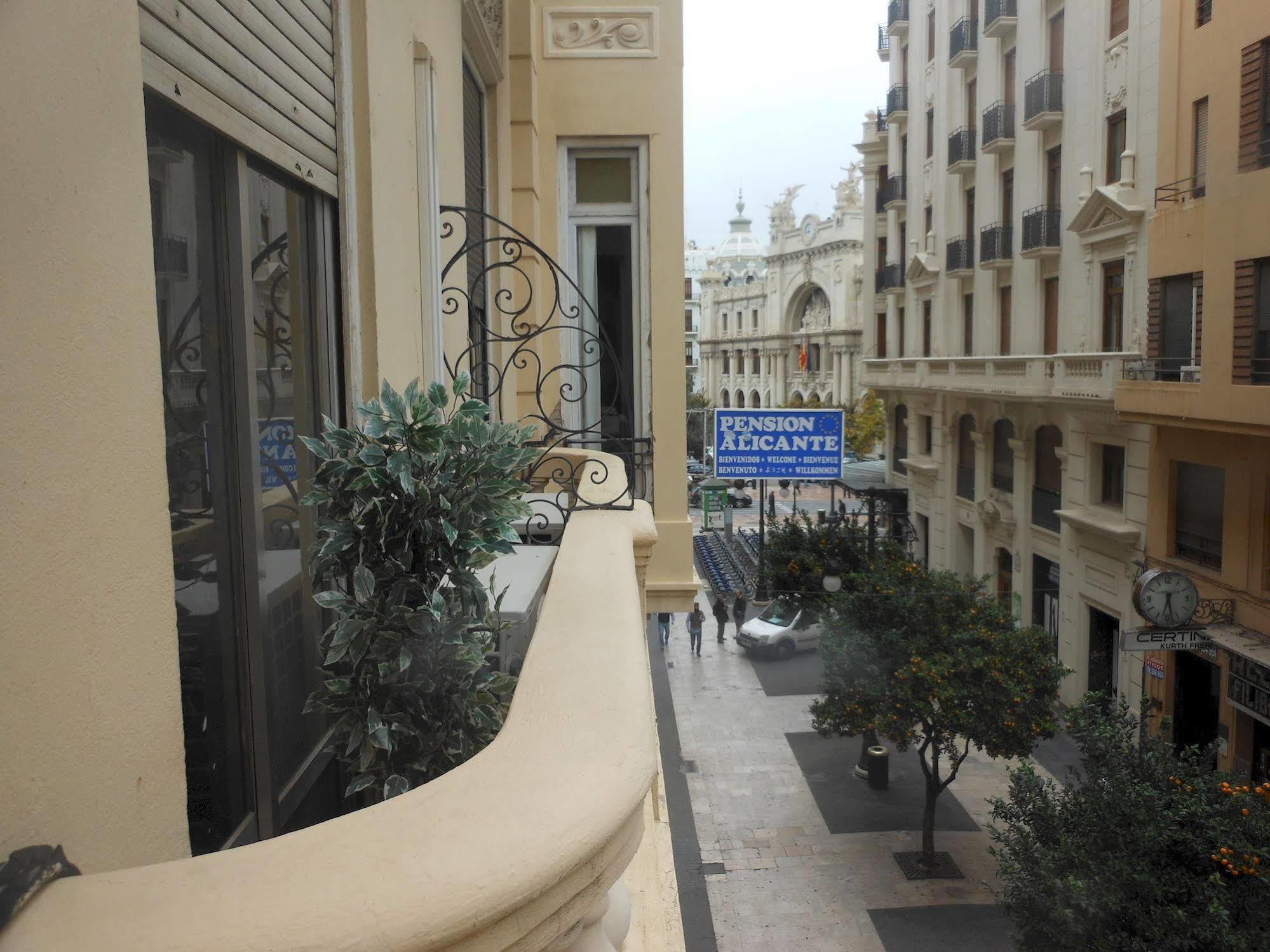ולנסיה Pension Alicante By Moontels מראה חיצוני תמונה